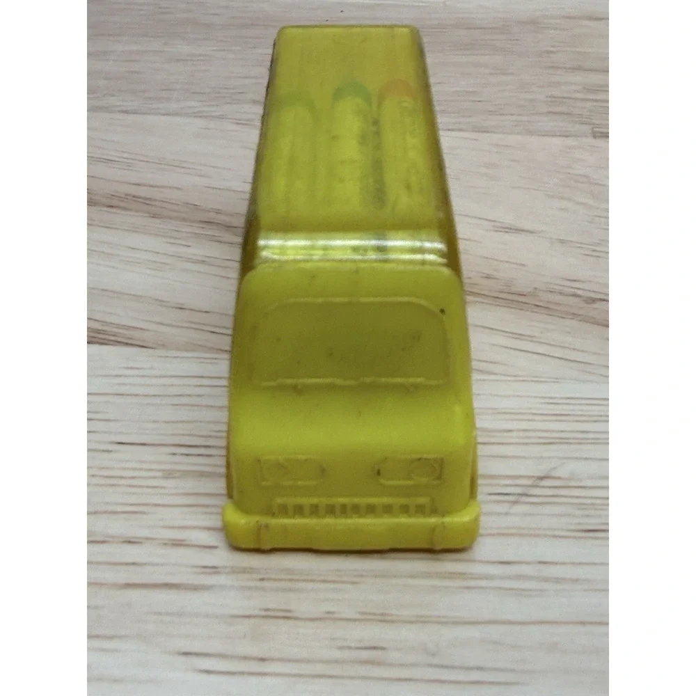 Vintage Peanuts School Bus Mini Pencil Case W/Sharpener and Original Pencils #AA